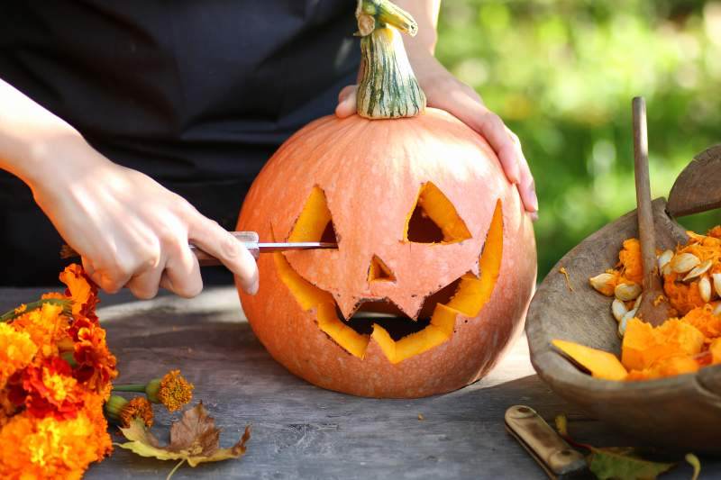 Przewodnik po tworzeniu dyniowych dekoracji na Halloween - ozdoby do domu i ogrodu