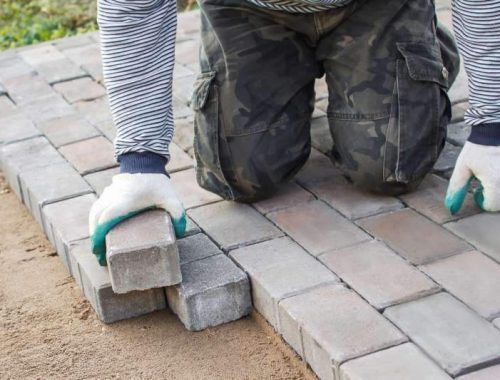 Skuteczne metody usuwania mchu z bruku – spraw, by zniknął na zawsze!