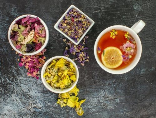 Jak wzmocnić działanie ziołowej herbatki dodając przyprawy bogate w eugenol