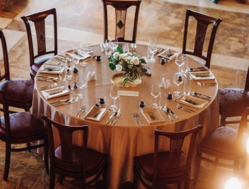 Porównanie materiałów blatów stołowych do małych kuchni i salonów